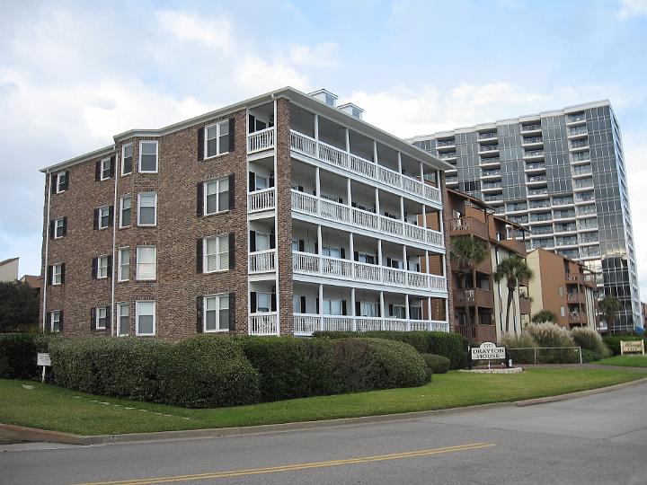 Myrtle Beach-13.JPG - Auf Grund der hohen Anzahl von Golfplätzen und Touristen, die Myrtle Beach jährlich besuchen, gibt es auch eine überdurchschnittlich hohe Dichte von Hotels.